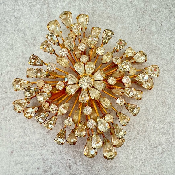 Napier Tiered Rhinestone Burst Brooch - Picture 1 of 11